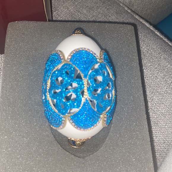 Faberge egg The Lava Egg scultpted by Dan Skinner Wailuki, Hawaii - Picture 3 of 3